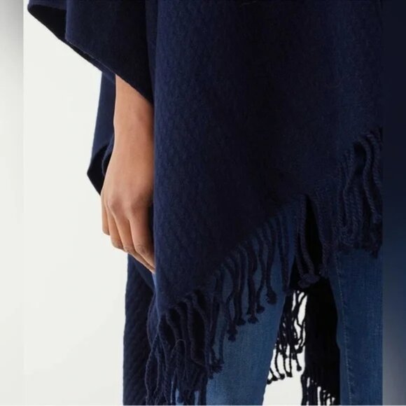 Mer Sea Travel Wrap Poncho Shawl Sweater Blue Fringe Minimalist One Size B8 - Picture 8 of 9